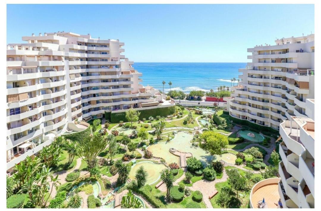 El Estudio De La Playa Benalbeach 324 Gran Terraza Vistas Al Mar Benalmadena Exterior photo
